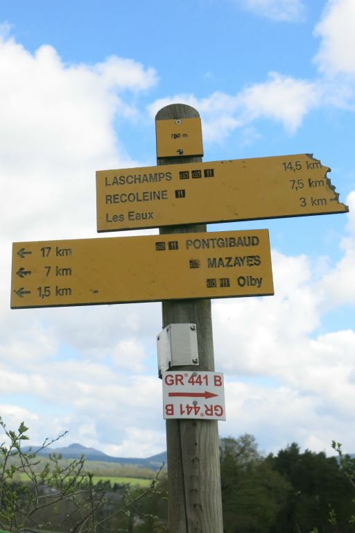 Peu après Olby, nous avons quitté le GR 441 (qui allait à Orcival) pour le GR 441 B pour aller vers l'Est